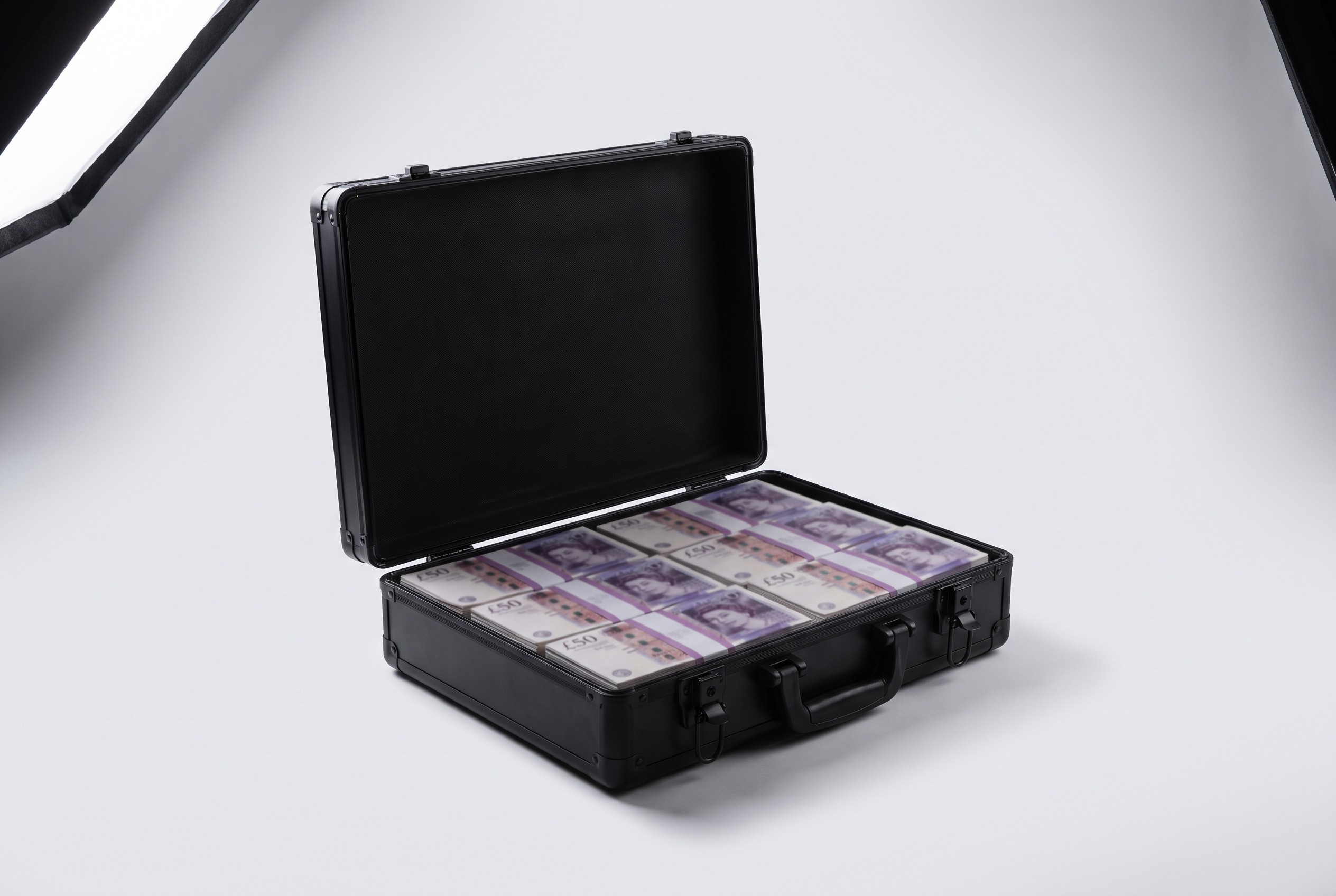 £25,000 in cash prize money
